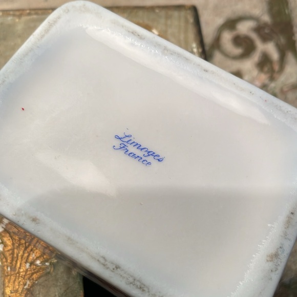 LIMOGES porcelain small box - Picture 6 of 7